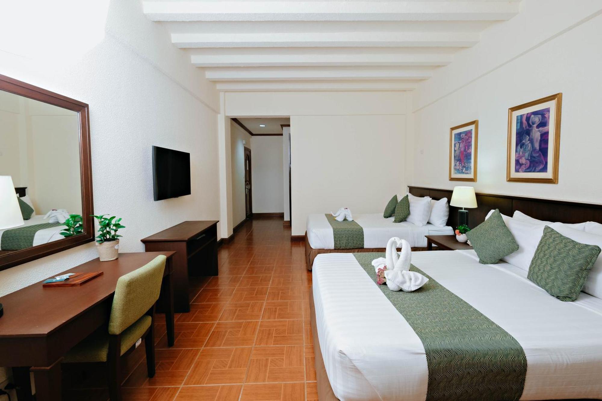 The Suites At Mount Malarayat Lipa City Esterno foto