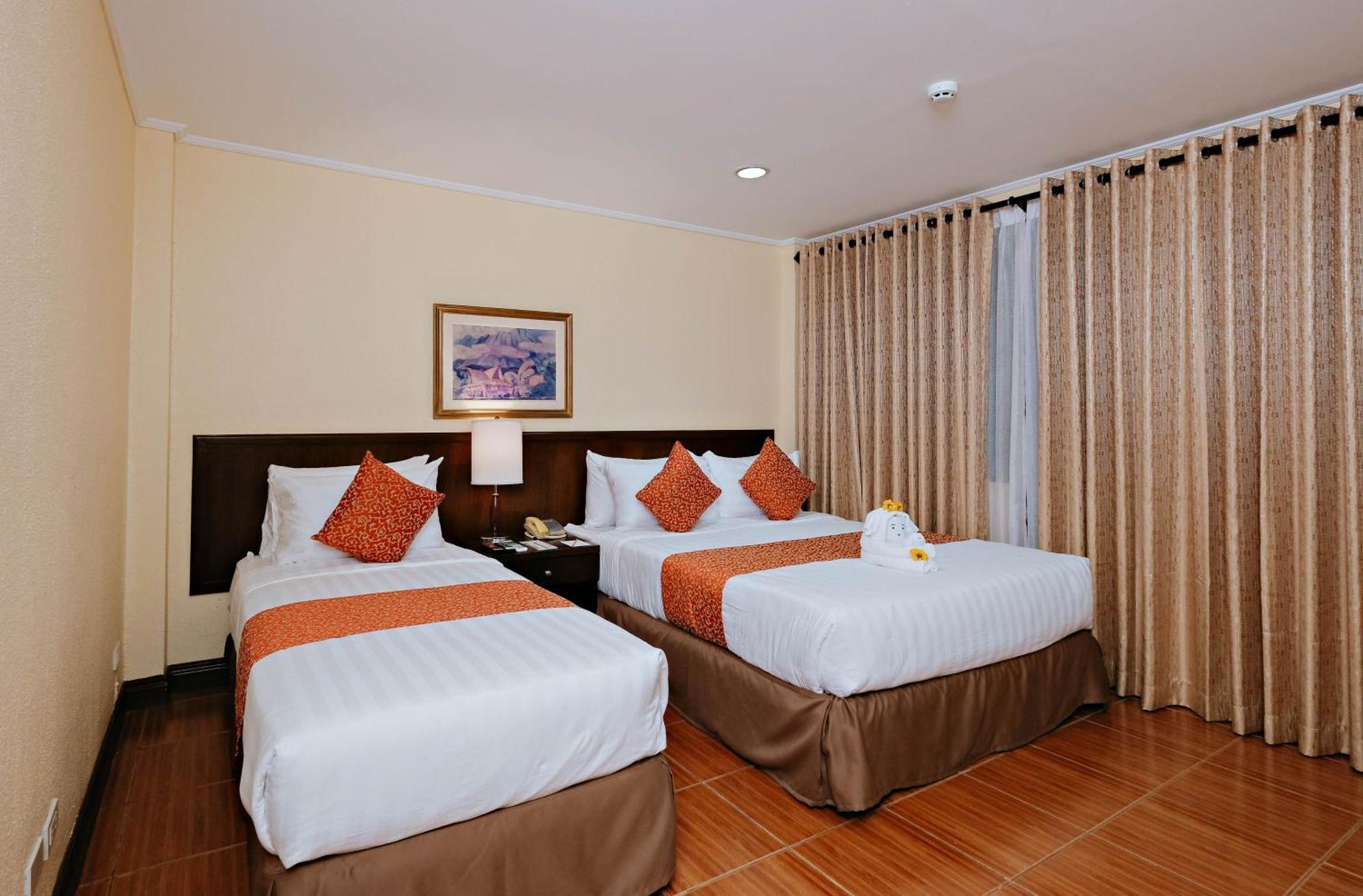 The Suites At Mount Malarayat Lipa City Esterno foto