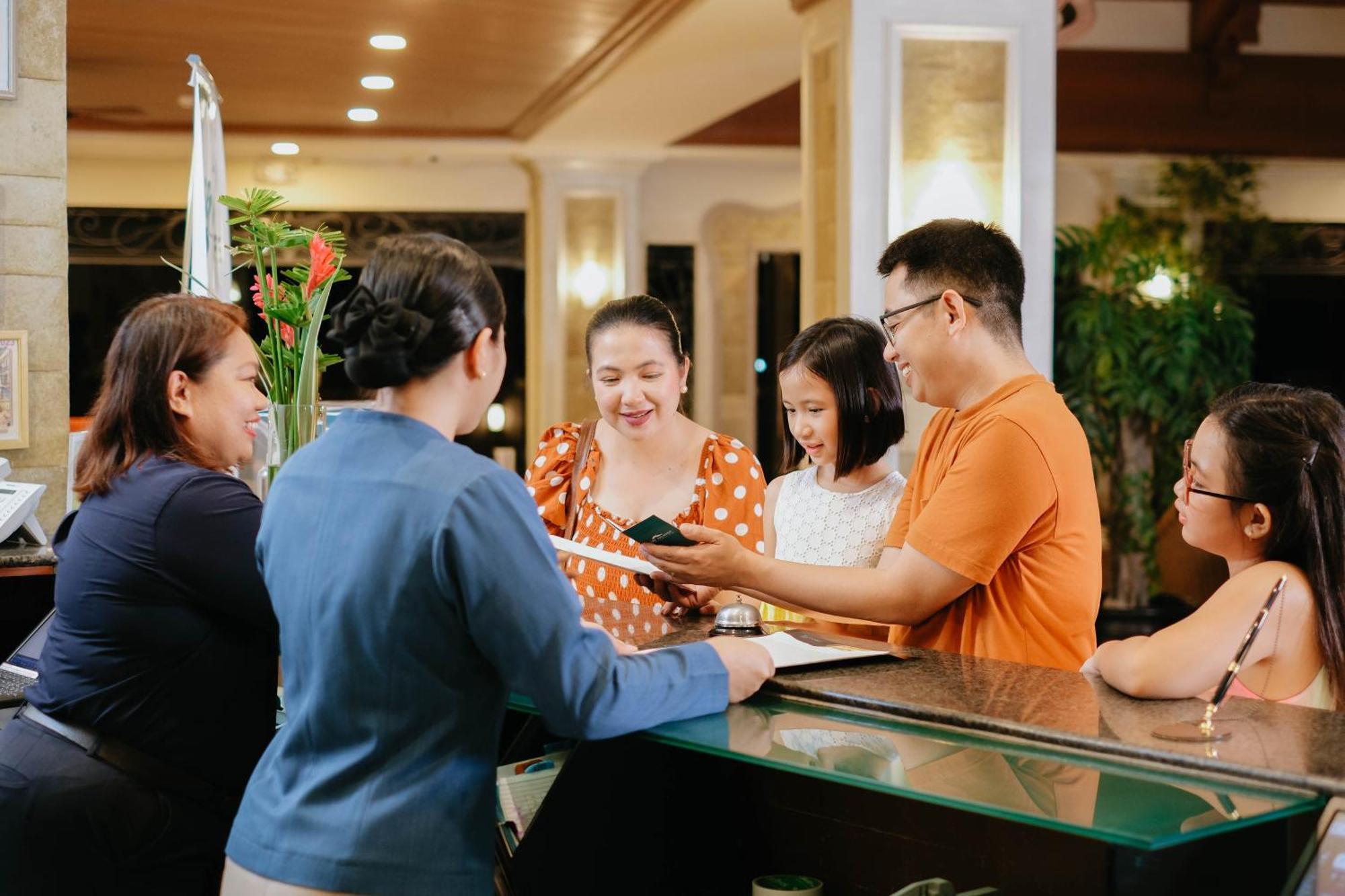 The Suites At Mount Malarayat Lipa City Esterno foto